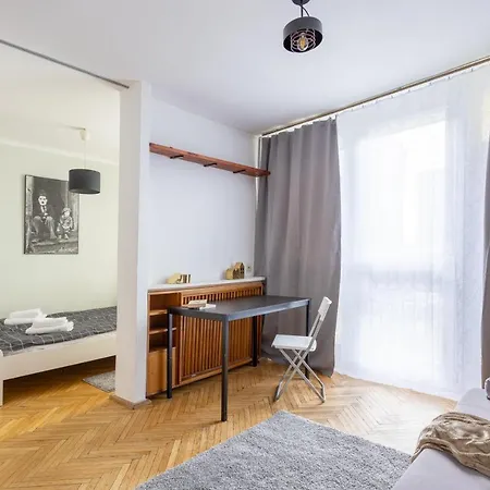 Daire Close-one Bedroom - Wola - Zelazna Varşova