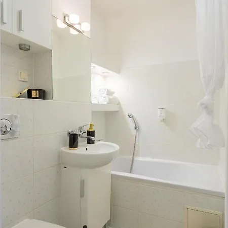 Close-one Bedroom - Wola - Zelazna Varşova